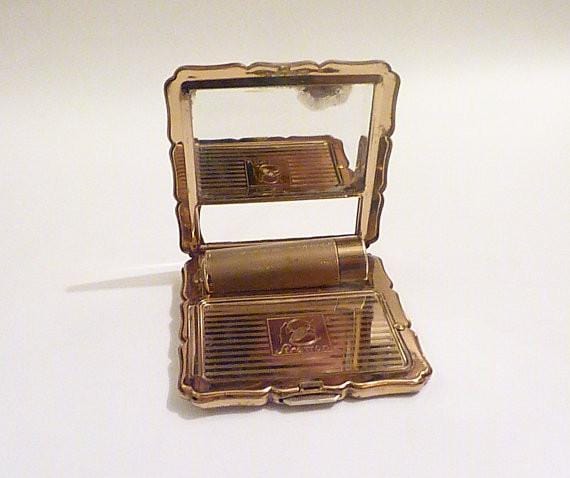 Rare Stratton powder compacts rare Stratton "Lipstick Royale" enamel compacts 1950s compact mirrors romantic scene compacts valentines gifts - The Vintage Compact Shop