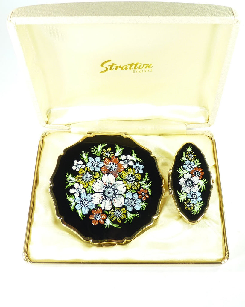 Giveaway To Win An Unused Vintage Stratton Compact & Lipstick Holder