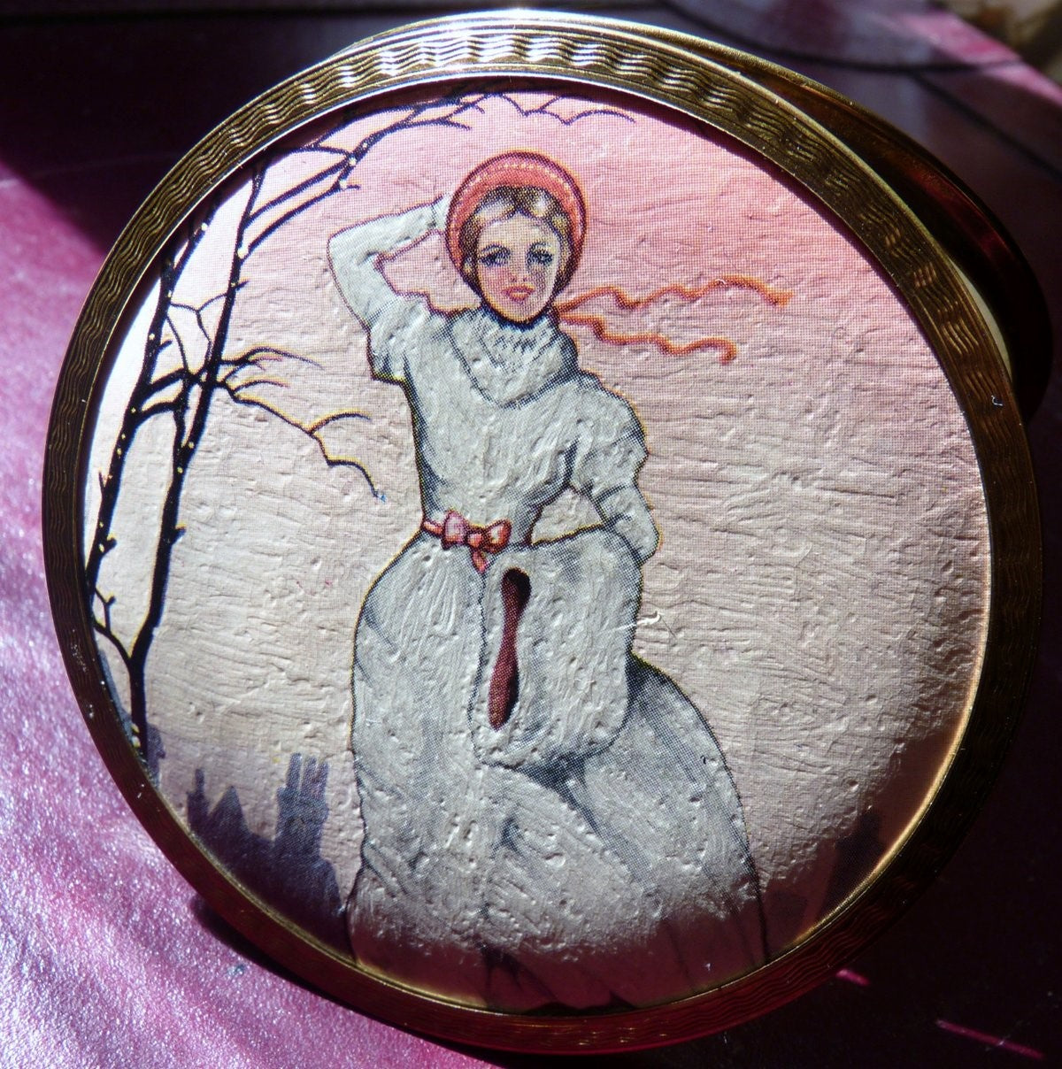 MAKE OFFER 2 selling Vintage 1940's Compacts