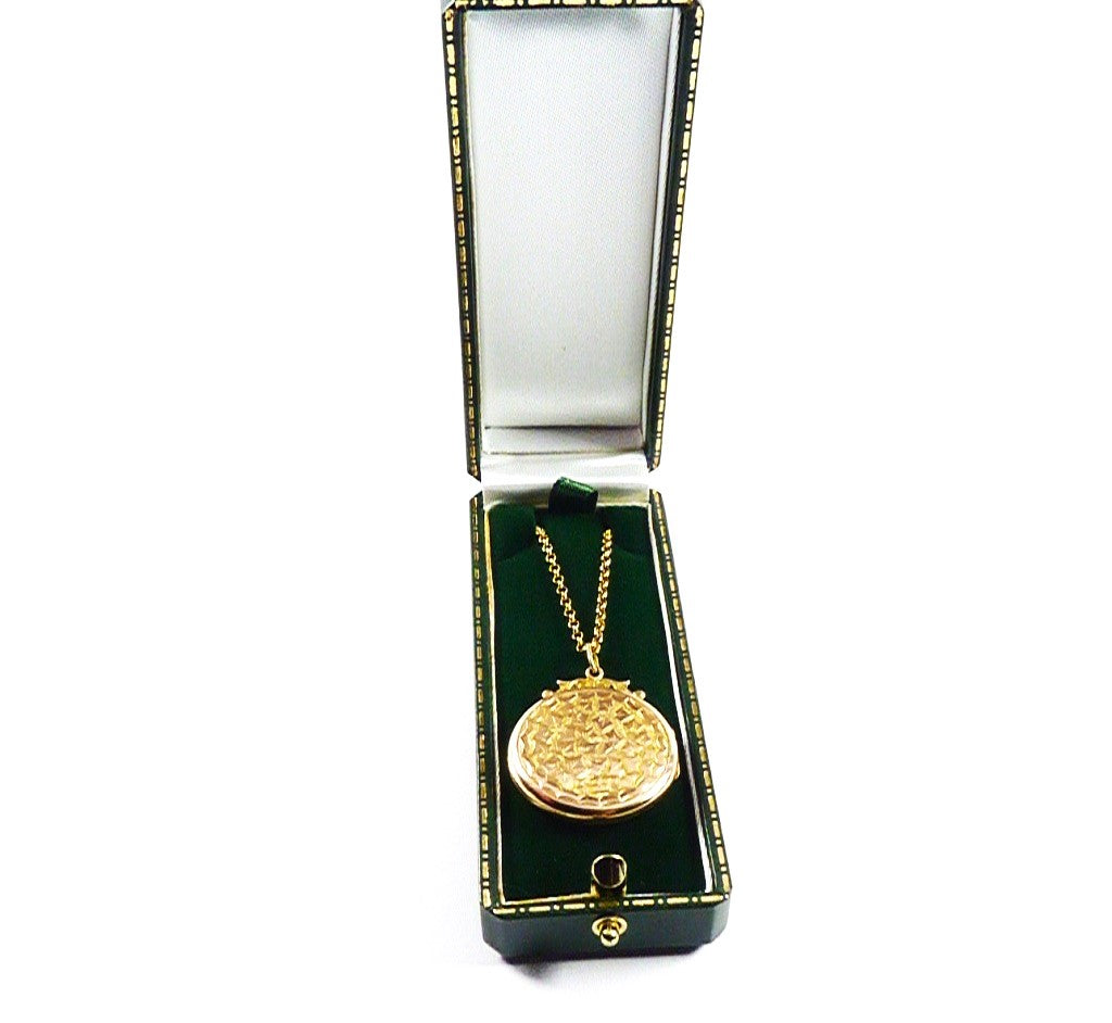 Ivy Leaves Locket Necklace Solid Gold