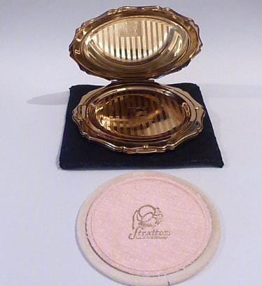 Rare vintage Stratton compacts   QUEEN ( WITH COMPLETE INNER LID ) 1957 / 1958 - The Vintage Compact Shop