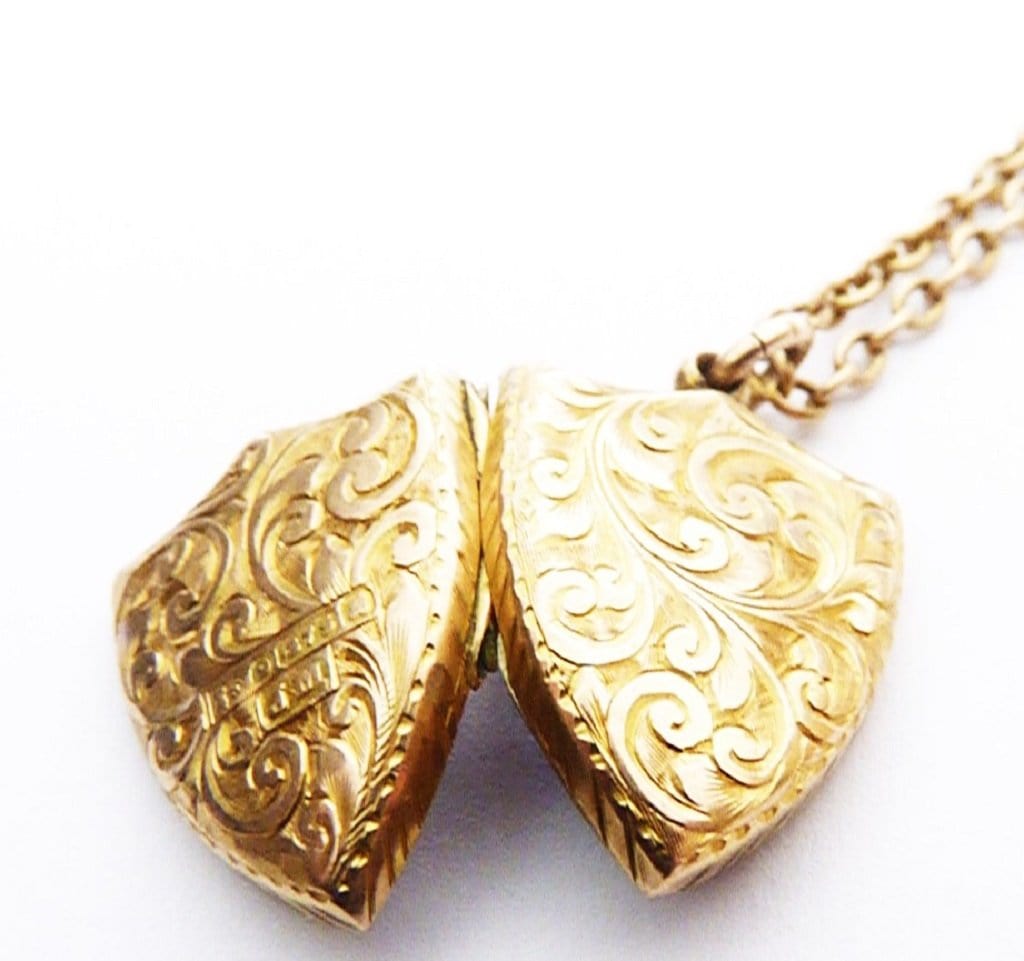 9ct Gold Locket Pendant Necklace