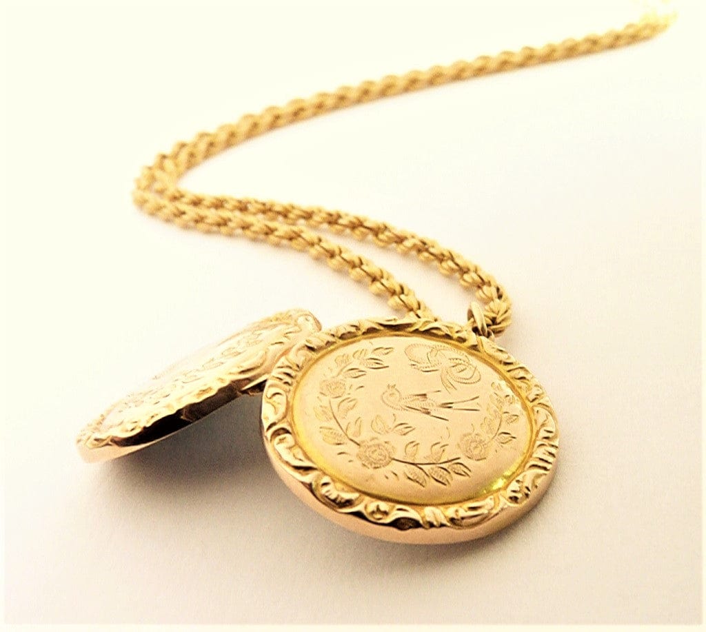 Fabulous Gleaming Solid Gold Antique Locket With Chain