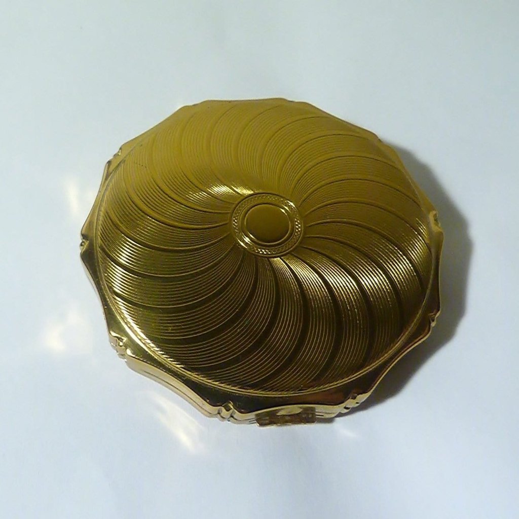 Kigu Catherine Wheel Design Compact Mirror