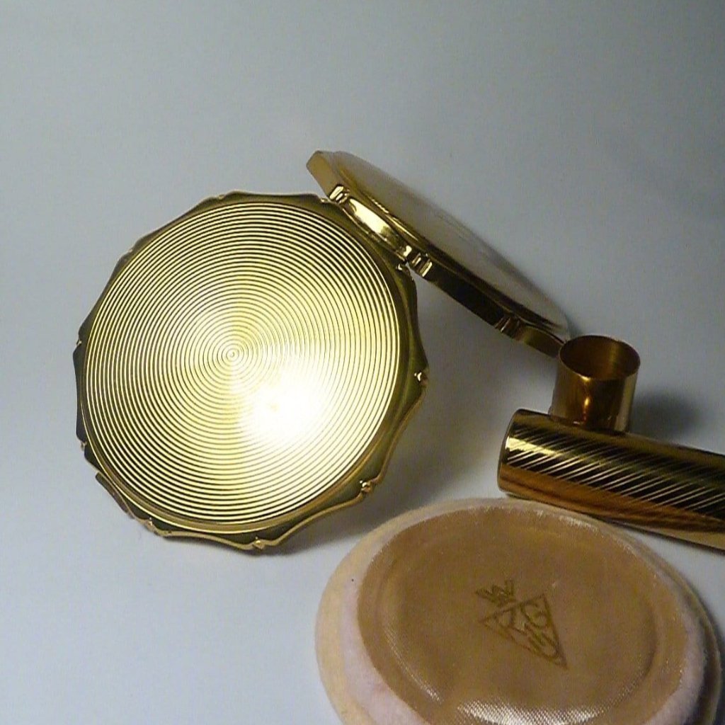 Kigu Compact Mirror Lipstick Set