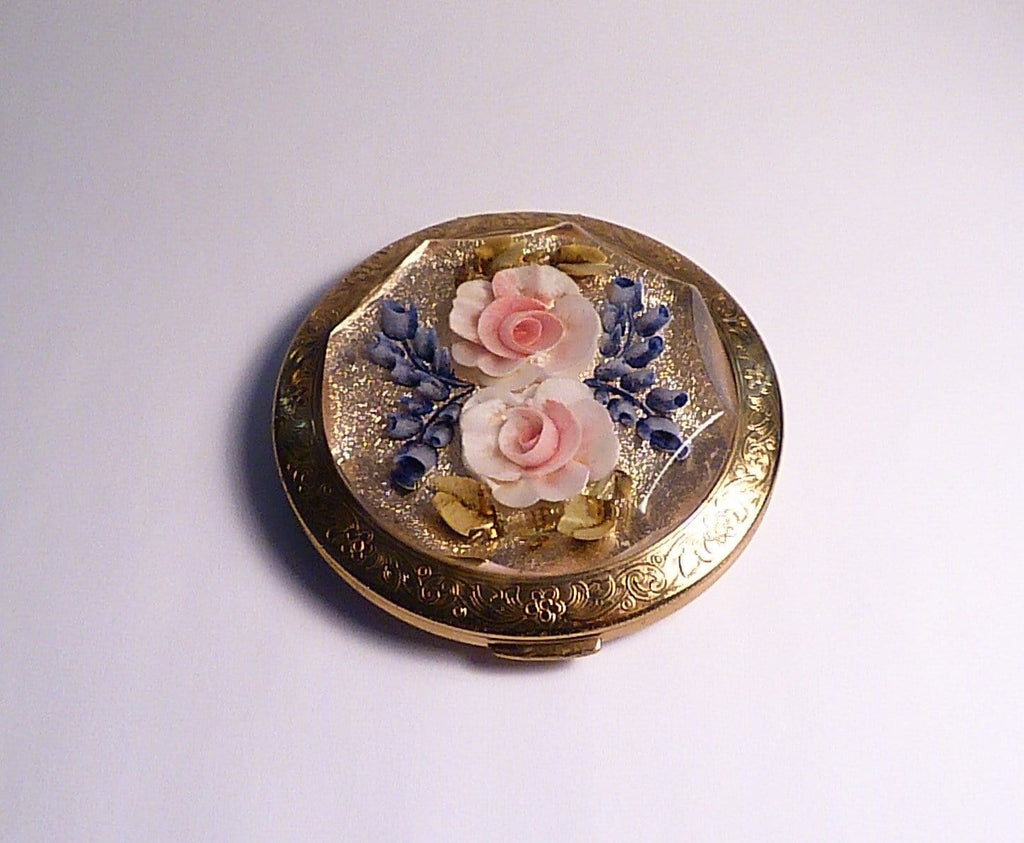 10th wedding / tin wedding anniversary gifts for ladies 1950s Lucite Melissa floral compact - The Vintage Compact Shop