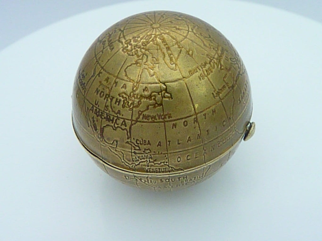 Pygmalion Map Of The World Globe Compact Mirror