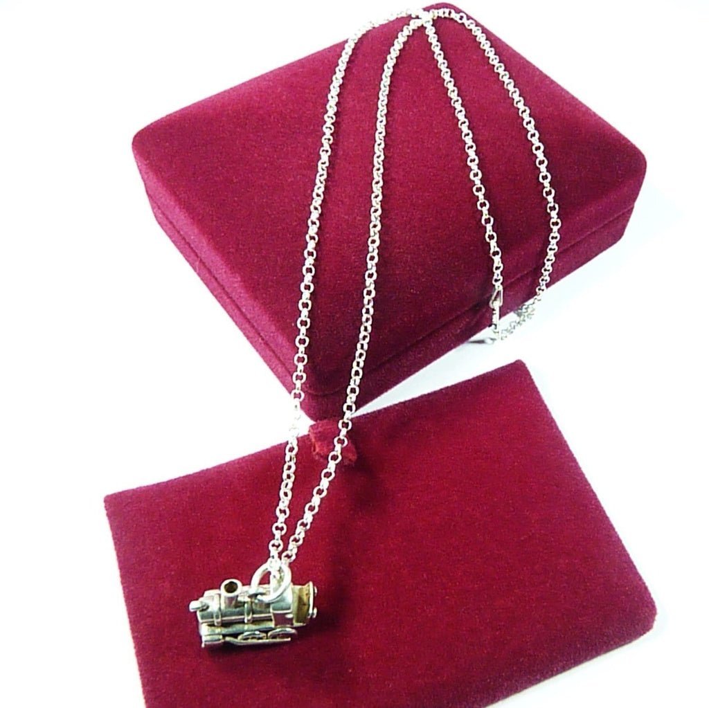 Sterling Silver Pendant With 18 Inch Chain In Jewellery Case