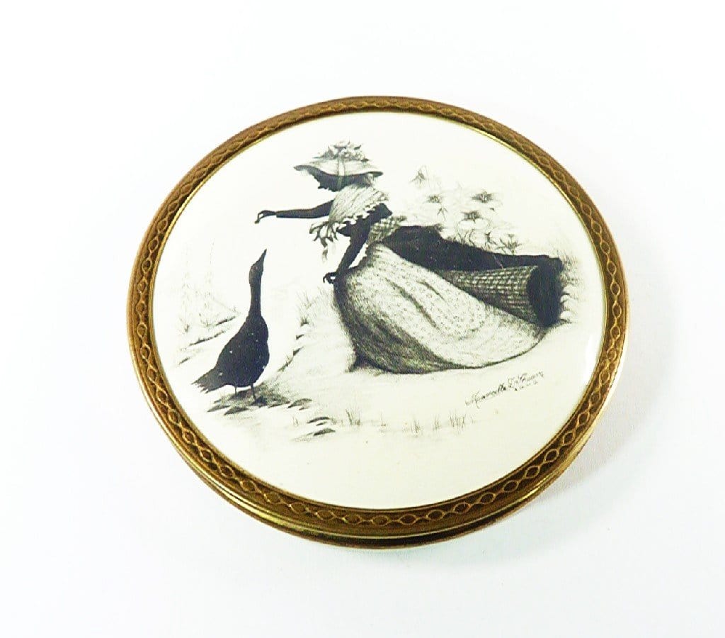 Vintage Compact Silhouette Girl Goose
