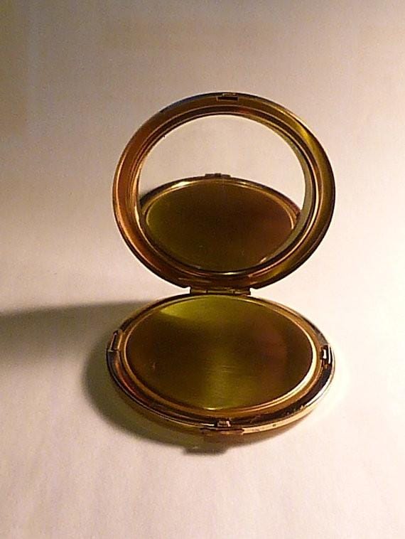 Vintage powder compacts 1950s compact mirrors wedding anniversary gifts pearl - The Vintage Compact Shop