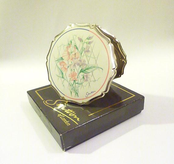 Vintage Stratton powder compact MINT CONDITION boxed enamel compact mirrors floral compacts bridesmaids compacts valentines day gifts - The Vintage Compact Shop
