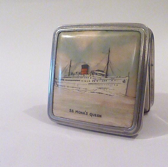 Antique celluloid compacts Stratnoid compact mirror SS Mona's Queen free world wide shipping - The Vintage Compact Shop