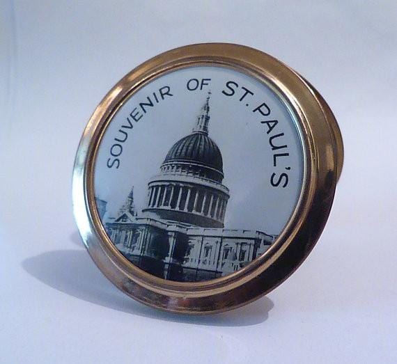 Vintage compact mirrors St Paul's Cathedral souvenir powder compact vintage London souvenirs 1950s UNUSED - The Vintage Compact Shop