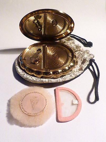 Kigu musical compacts Kigu Minuette musical powder box vintage bridesmaids gifts - The Vintage Compact Shop
