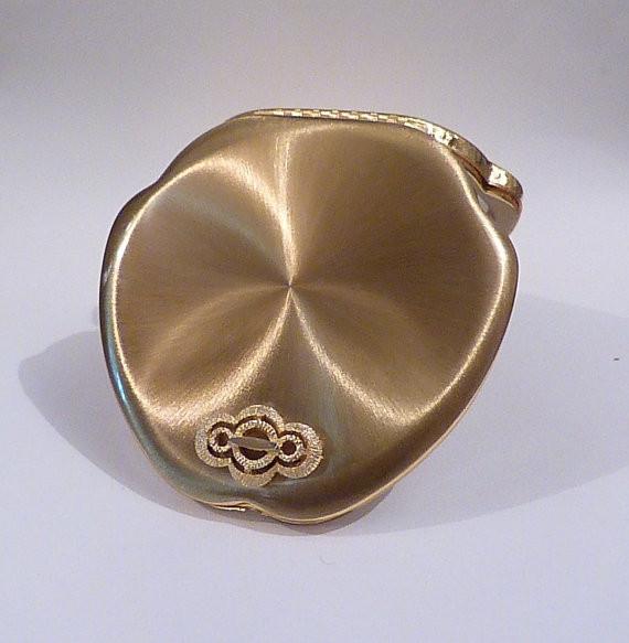 Vintage compacts unused Kigu powder compact bridesmaids gifts Valentines Day gifts for her - The Vintage Compact Shop