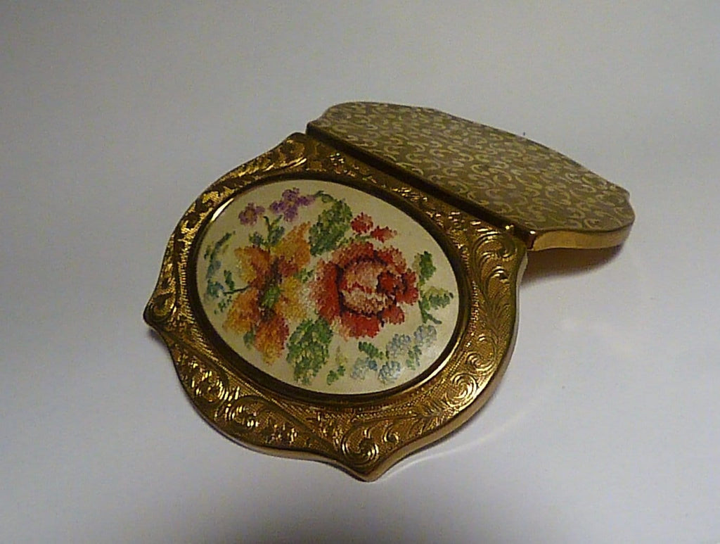 needle point powder compacts