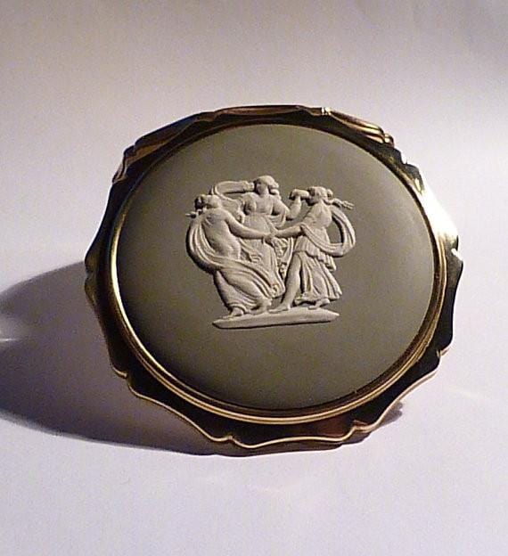 Sage green Wedgwood Stratton compact Three Graces compact vintage bridesmaids gifts 1970s - The Vintage Compact Shop